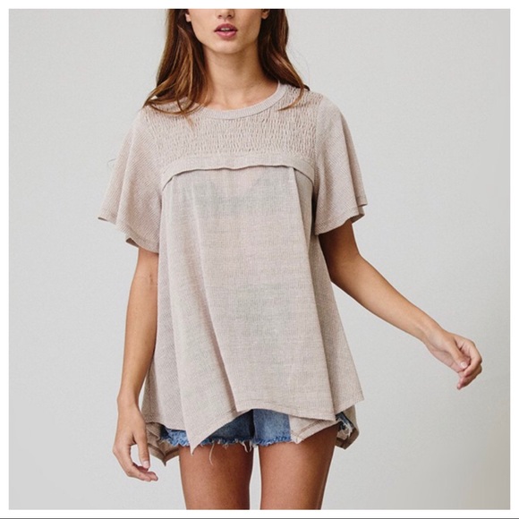 ✨LAST ONE✨Flounce sleeve shark bite hemline tunic top - Picture 5 of 6